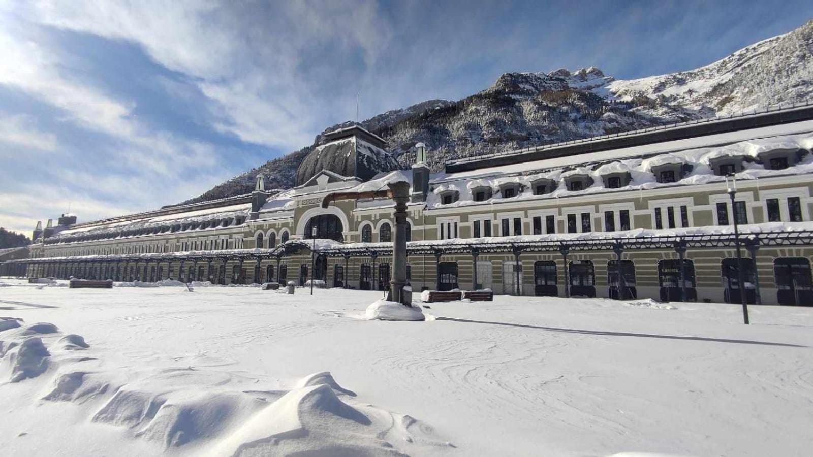 Апартаменты Anayet Avairent Canfranc Estacion Экстерьер фото